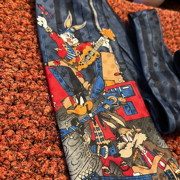 Vintage Looney Tunes Tie - Picture 3 of 7